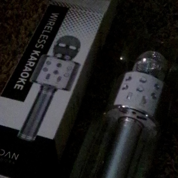 Microphone - Picture 2 of 5